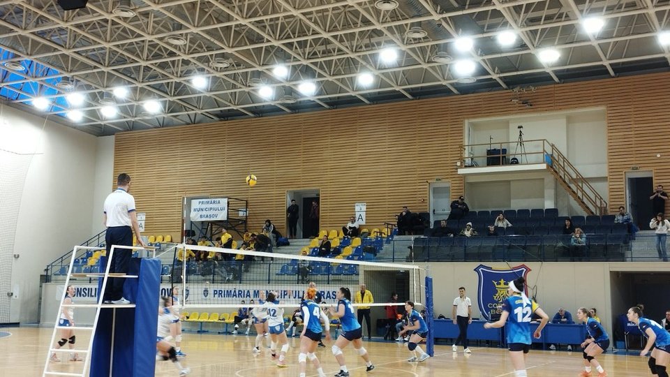 Volei feminin, Corona Brașov, două victorii la Tg. Mureș
