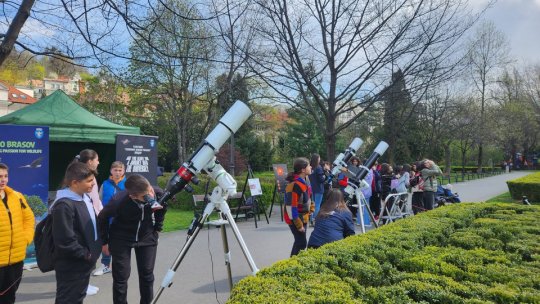 Cei curioși să vadă Soarele prin telescop sunt așteptați astăzi în Parcul Central