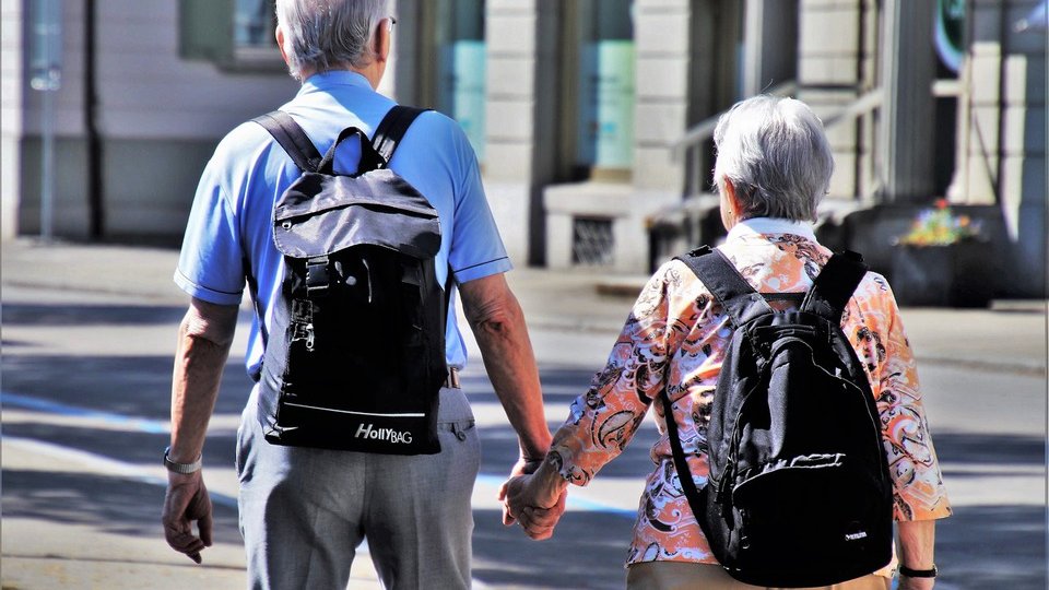Populația României îmbătrânește, la fel și cea a Brașovului