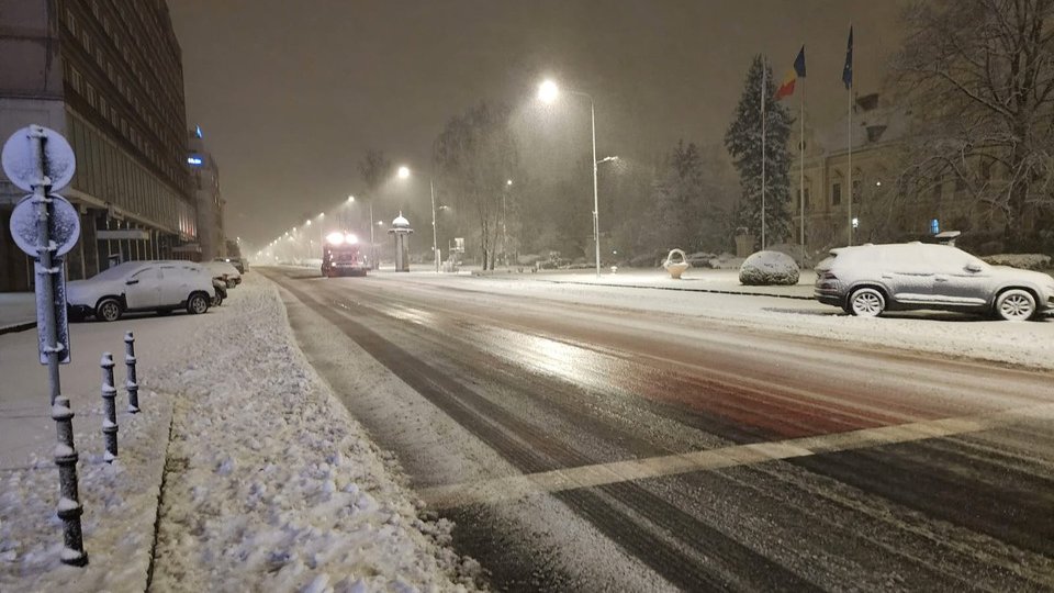 Cod galben de ninsori, la Brașov. Se circulă în condiții de iarnă pe șoselele din județ