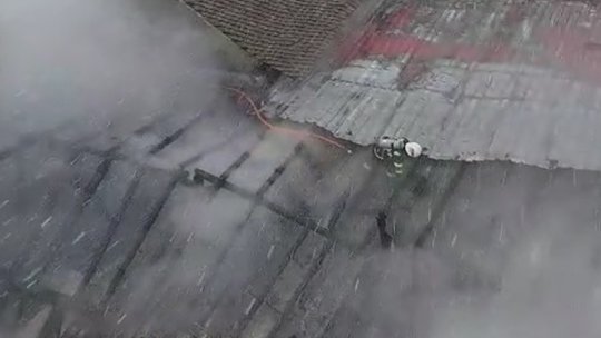 Incendiu la o hală din Hălchiu în această dimineață