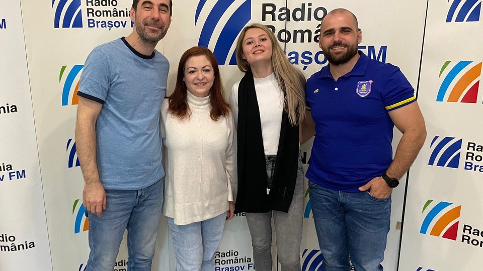 Cea mai rapidă patinatoare din România și antrenorul ei, în studioul Radio România Brașov FM, la "Bună dimineața, Transilvania!"