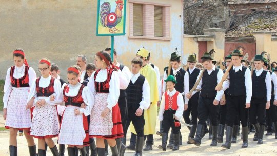 Evenimente pentru Ziua Internațională a Rromilor, dar și "Împușcatul cocoșului", la Apața