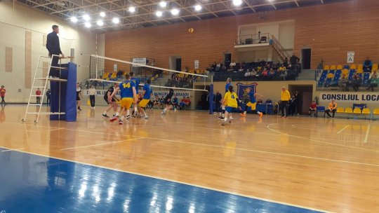 Echipa de volei masculin a Coronei, învingătoare în primul meci din cadrul turneului de la Brașov