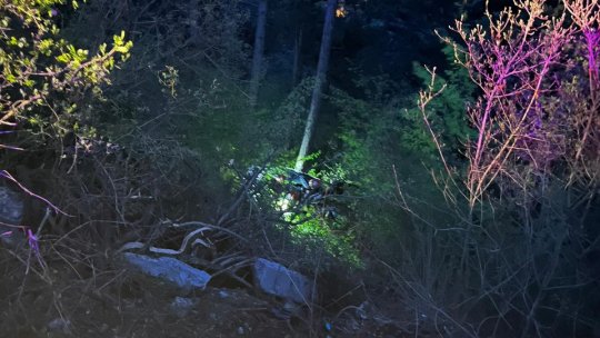 Un tânăr de 18 ani s-a răsturnat cu mașina pe drumul de Poiană