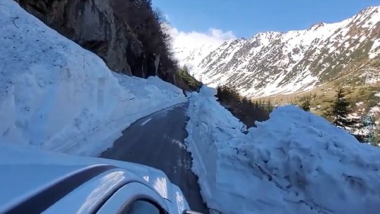 A început deszăpezirea Transfăgărășanului