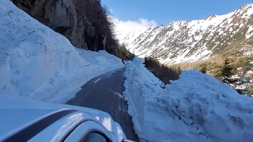 A început deszăpezirea Transfăgărășanului