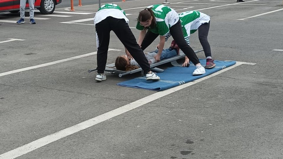 Zeci de elevi s-au întrecut astăzi în etapa județeană a concursului "Cu viaţa mea apăr viaţa!"