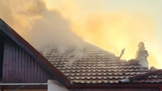 Incendiu la acoperișul unei case din Tărlungeni