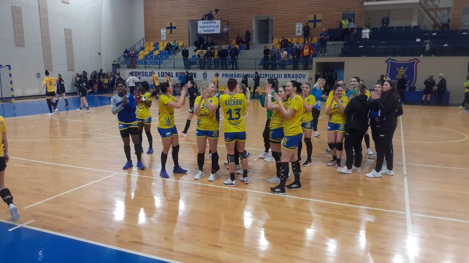 Victorie, pentru handbalistele Coronei, în primul meci al turneului de promovare de la Brașov
