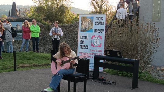 Micii artiști brașoveni au impresionat publicul la Noaptea Muzeelor