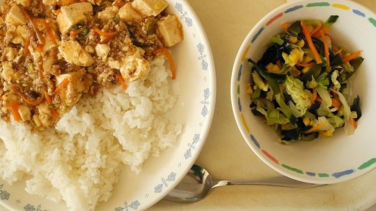 Programul Masa caldă pentru elevi, testat la Școala 14 din Brașov