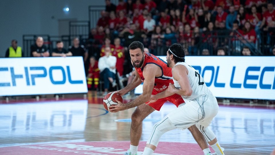 Echipa de baschet masculin CSM Oradea a învins pe teren propriu campioana U BT Cluj