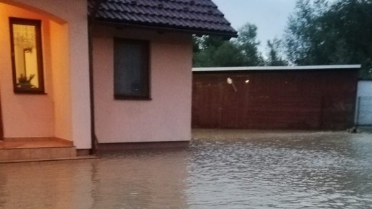 În regiunea Emilia-Romagna, din partea de centru-nord a Italiei, se menţine alerta de cod roşu de precipitaţii abundente