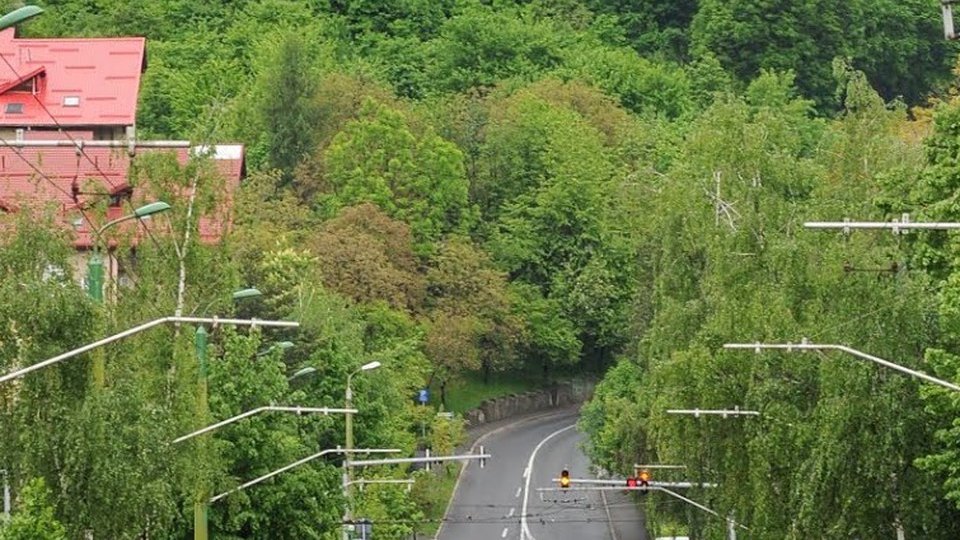 Conductă de apă avariată pe strada Dobrogeanu Gherea