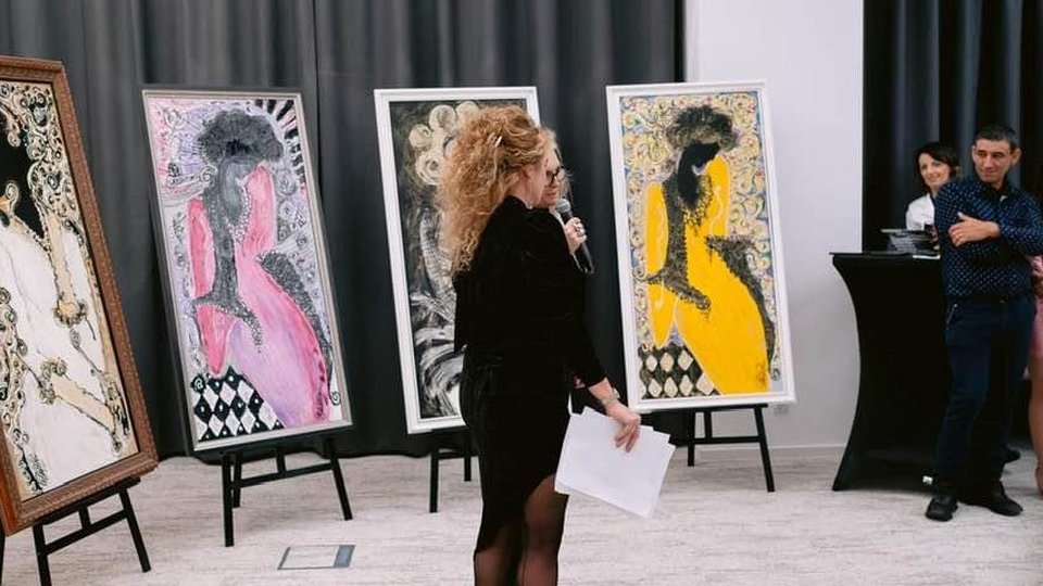 "PopArt Blue Passion" " o nouă expoziție de pictură a artistei Puskas Lenke Rozalia, la Brașov