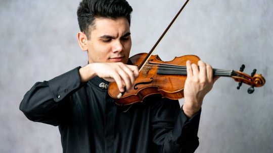 Un tânăr violonist brașovean are nevoie de ajutor pentru a putea studia la o prestigioasă instituție din SUA