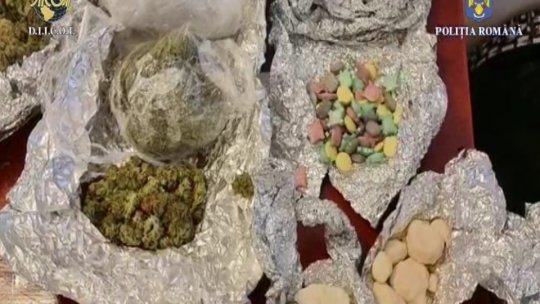 Percheziții la persoane care dețineau droguri de risc și mare risc