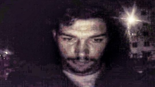 Polițiștii caută un bărbat care a folosit un card găsit