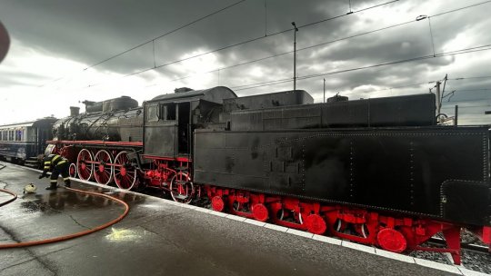 O locomotivă cu abur a luat foc în această după amiază în Gara Brașov