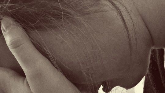 Doi tineri, reținuți pentru pornografie infantilă. Cei doi ar fi șantajat o copilă de 12 ani