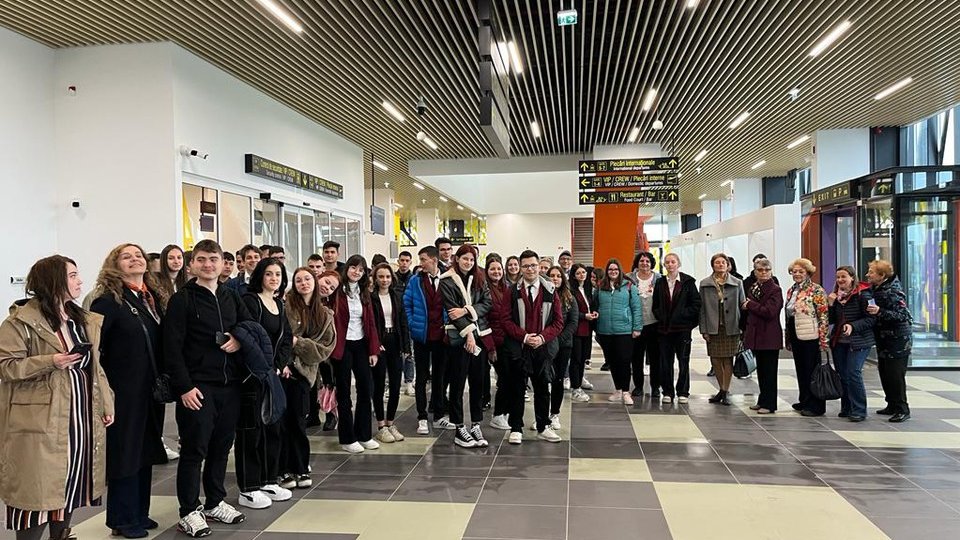 "Liderii de mâine în Țara Făgărașului" au aflat mai multe despre rolul administrațiilor publice în viața comunității