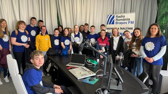 Elevi francezi și brașoveni, în vizită la Radio România Brașov FM
