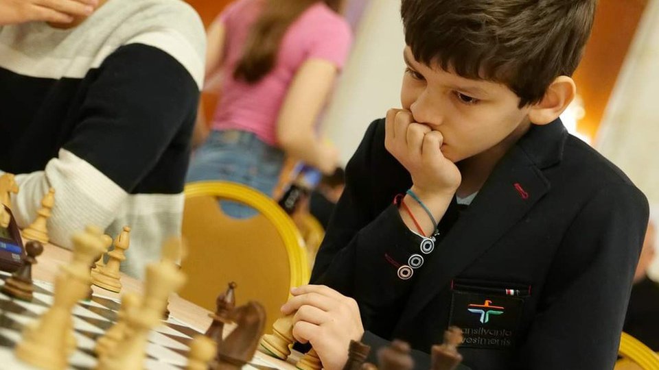 Micuțul șahist Vladimir Sofronie la aceeași masă cu legenda șahului Garry Kasparov