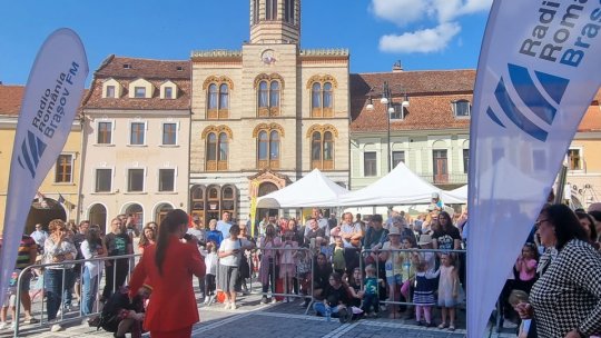 Finaliștii concursului "Vocea de Radio" cântă în Piața Sfatului