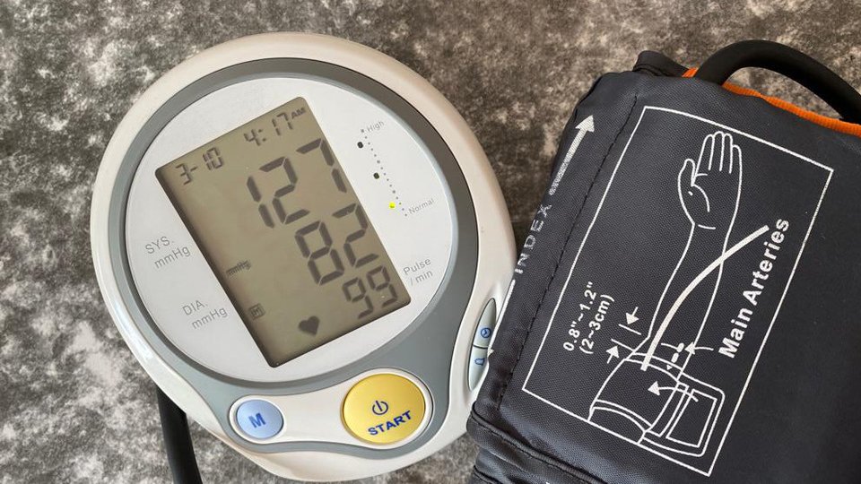 Pe caniculă, la 38 de farmacii din județ primiți apă potabilă și vă puteți măsura tensiunea