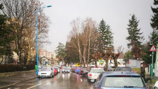 Șoferii au obligația ca pe toate drumurile publice să folosească luminile de întâlnire