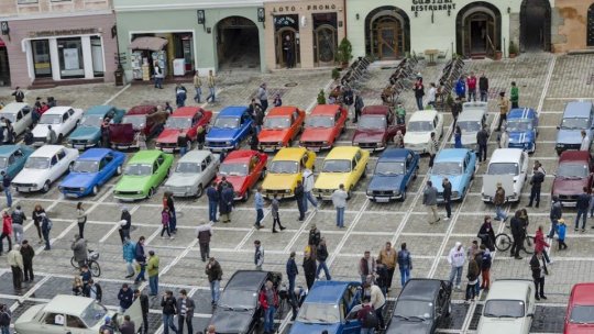 "Întâlnirea Națională Dacia Clasic", sâmbătă, în Piața Sfatului