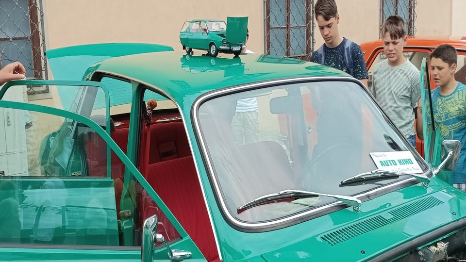 Întâlnirea Națională Dacia Clasic în inima Brașovului