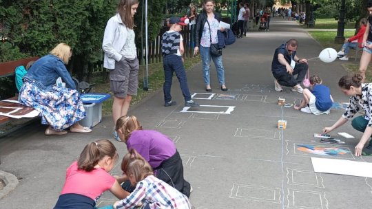 De Ziua Muzeului de Artă, copiii au reprodus opere de artă cu creta pe asfalt