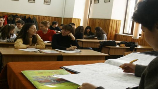 Autoritățile iau în calcul reprogramări ale examenelor, dacă profesorii vor continua greva