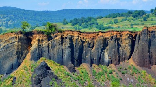 JURNAL DE CĂLĂTORIE. Călătorim în craterul vulcanului cu cea mai recentă activitate din România