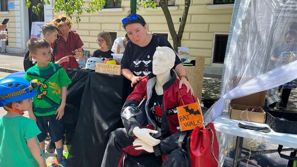 Liliecii și roboții, la mare căutare printre copii