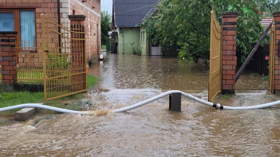 Ploile au făcut ravagii în județele Brașov și Covasna