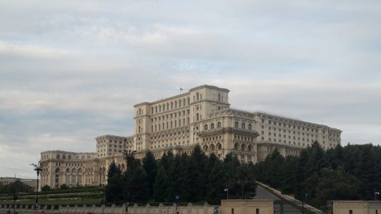 Polițiștii din penitenciare protestează în fața Parlamentului României