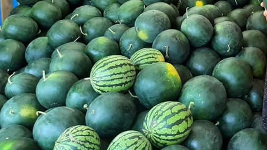 Spălați pepenii înainte de a-i tăia pentru consum!