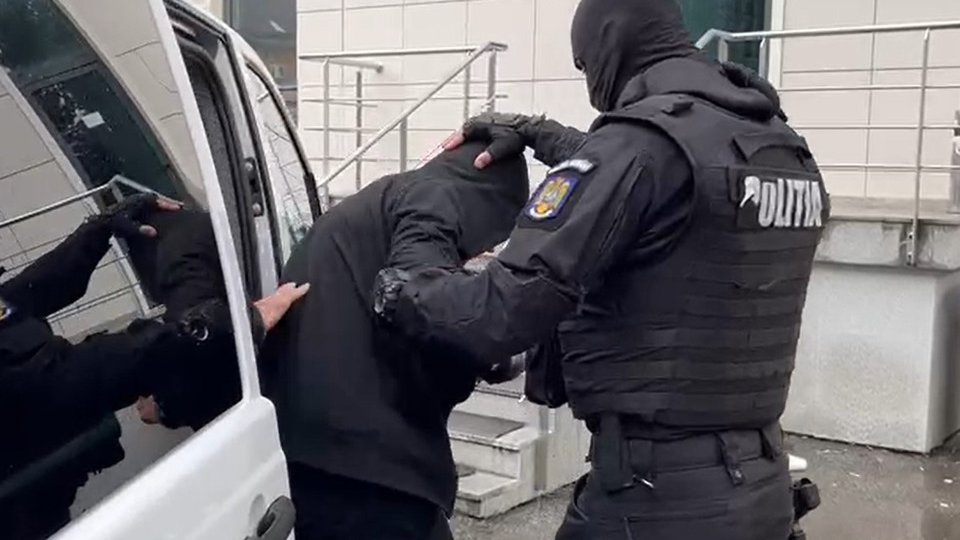 "Îi pare rău mai mult de fată", primele declarații ale tânărului care a comis crima de la Craiova