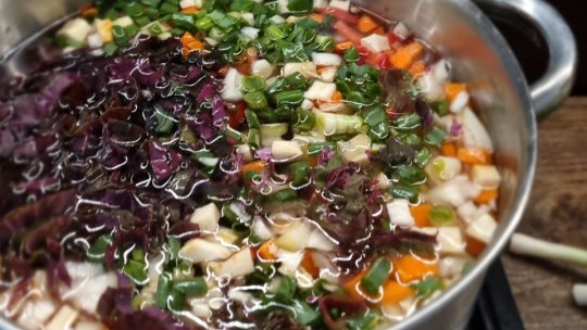 Masă caldă pentru elevii de la Școala Gimnazială Nr. 14 din Brașov