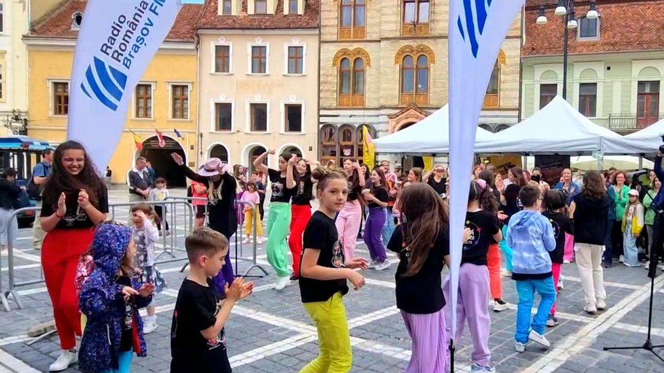 Piața Sfatului, a treia zi, tărâm al copilăriei și veseliei