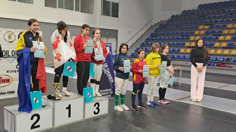 Mici floretiști ai Coronei s-au întors cu rezultate bune din Bulgaria