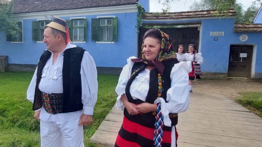 Tot satul Viscri, dar și oaspeți din Maramureș și chiar Regele Cioabă l-au așteptat pe Regele Charles al III-lea