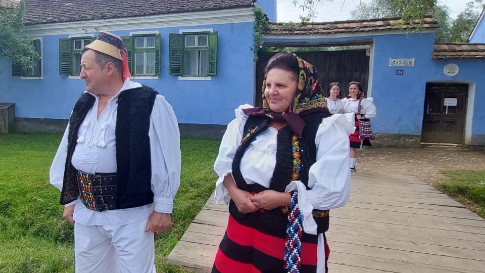 Tot satul Viscri, dar și oaspeți din Maramureș și chiar Regele Cioabă l-au așteptat pe Regele Charles al III-lea