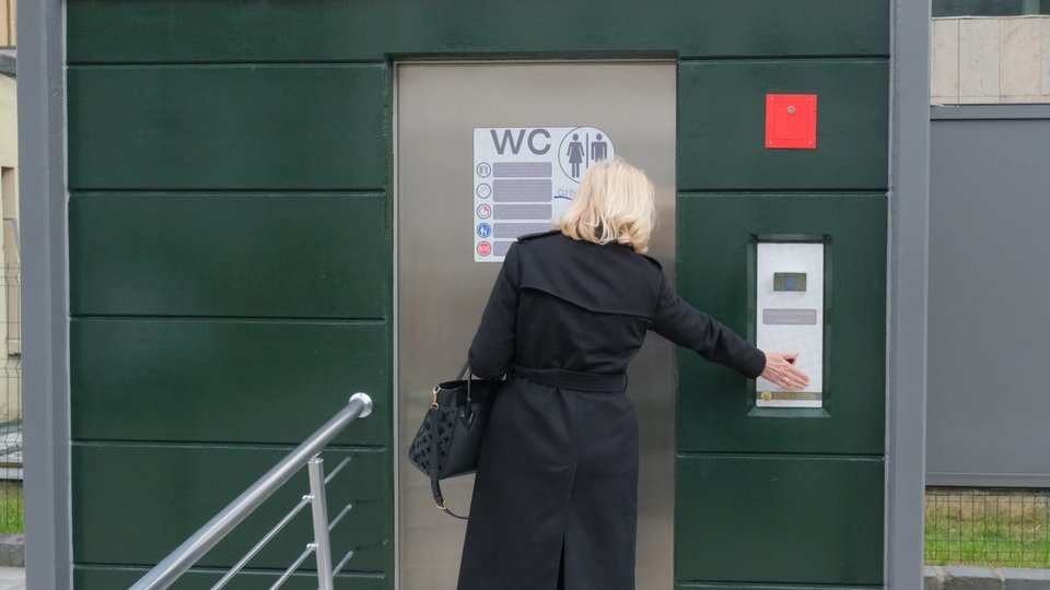 Încă trei toalete publice automate, funcționale în Brașov