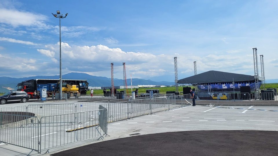 La Aeroportul Brașov se fac pregătiri pentru Zilele Porților Deschise