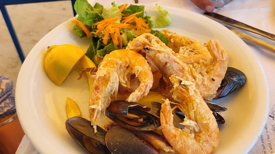 Atenție la ce mâncați! Amenzi de aproape 600.000 de lei de la ANSVSA, într-o săptămână