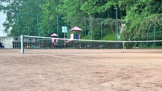 Acces gratuit și neîngrădit la terenurile de tenis de sub Tâmpa